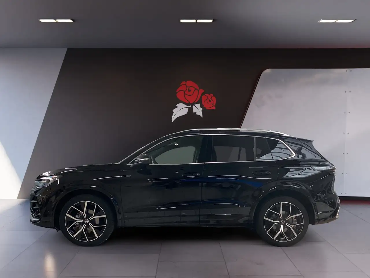 Volkswagen Tiguan 1,5 eTSI DSG R-Line Pano AHK 3
