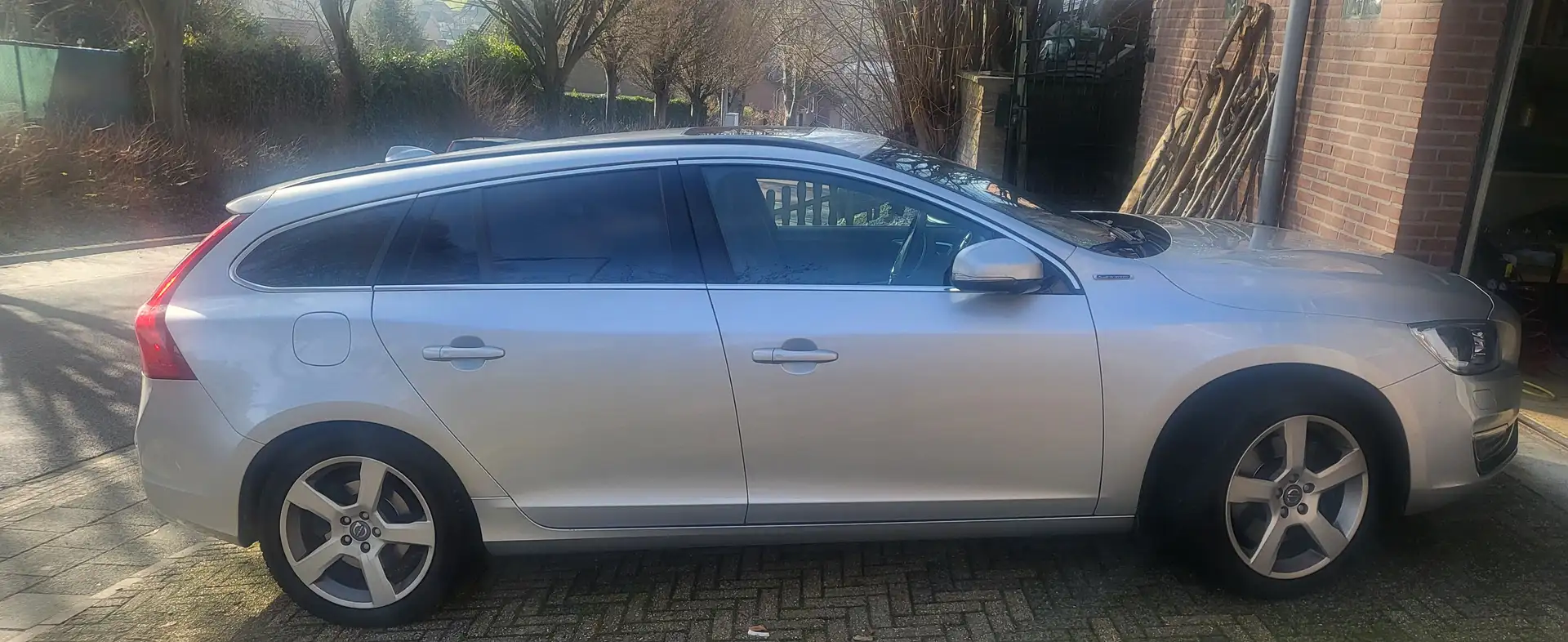 Volvo V60 V60 2.4 D6 AWD Pl.i Sum. full option Zilver - 2
