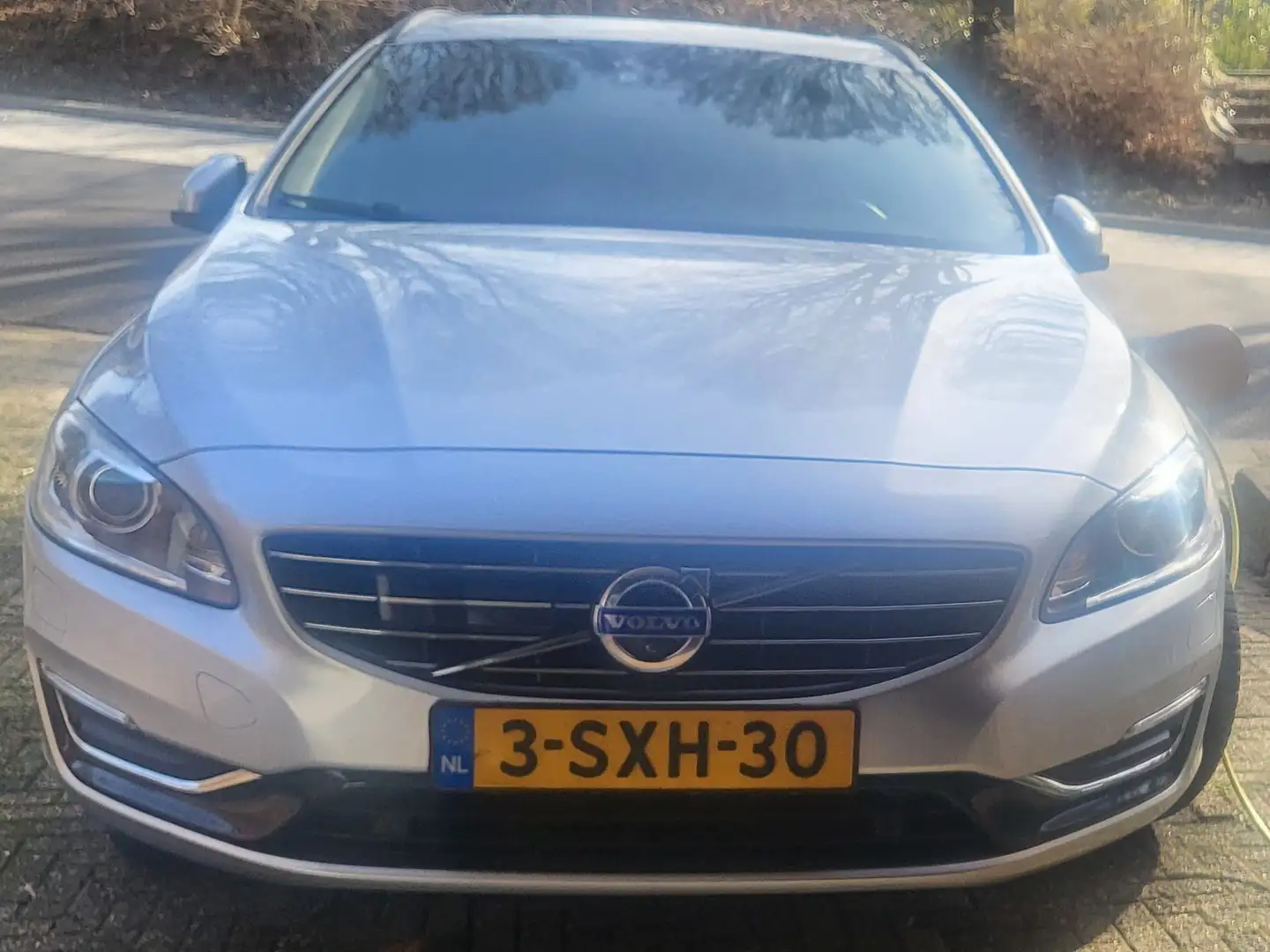 Volvo V60 V60 2.4 D6 AWD Pl.i Sum. full option Zilver - 1