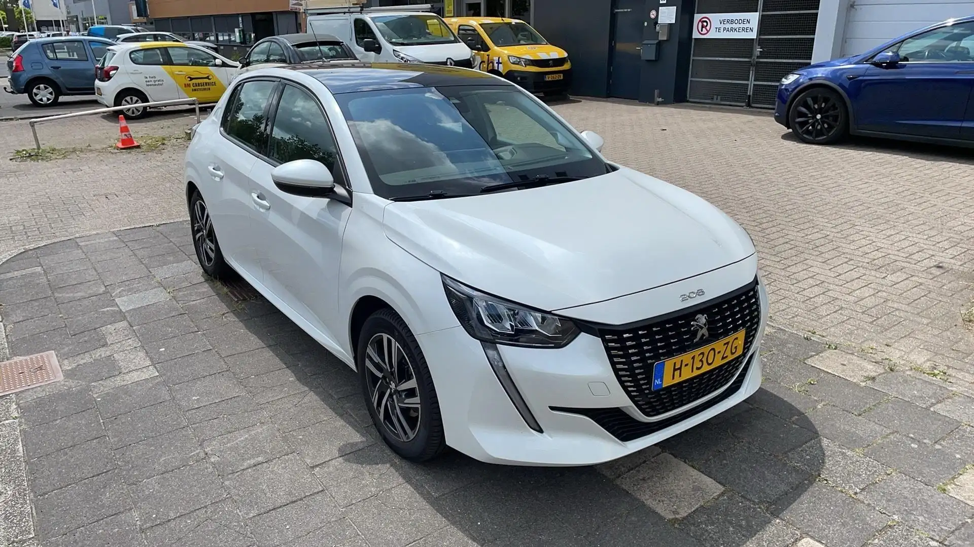Peugeot 208 1.2 PureTech Allure 100 PK | Automaat | Navigatie Wit - 2