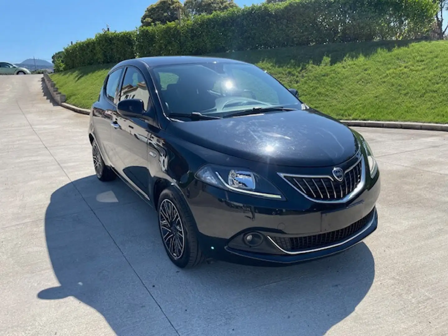 Lancia Ypsilon 1.0 FireFly 5 porte S&S Hybrid Gold Plus Nero - 2