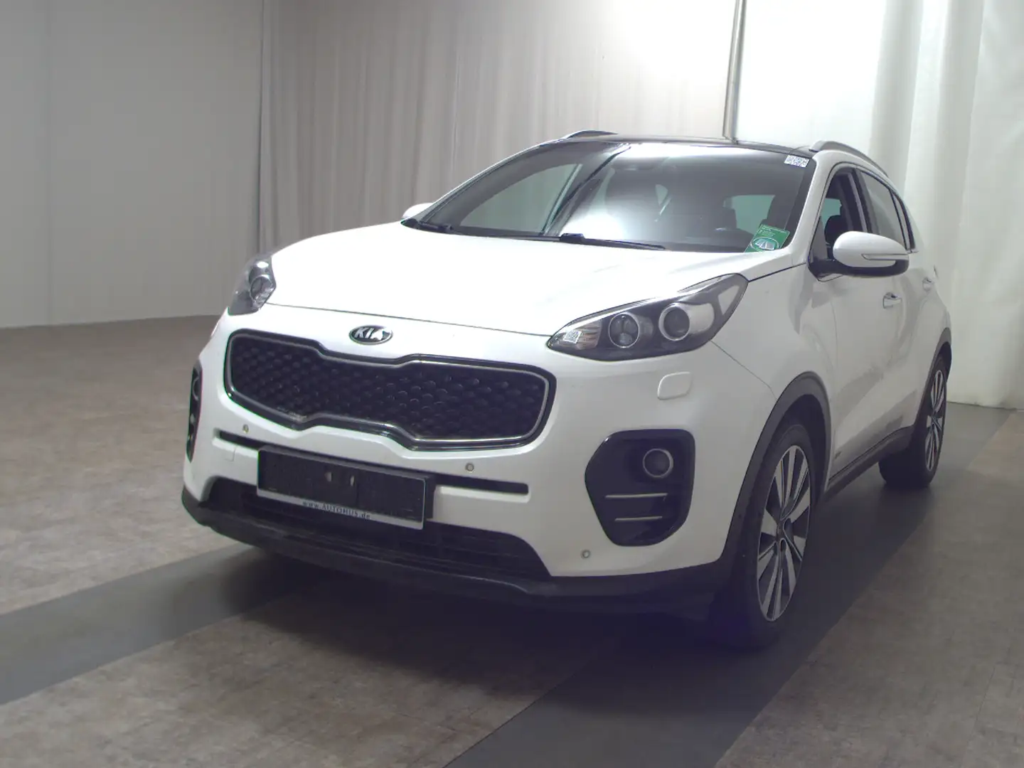 Kia Sportage 2.0 CRDI 4WD Platinum Ed. Navi Pano AHK Weiß - 2