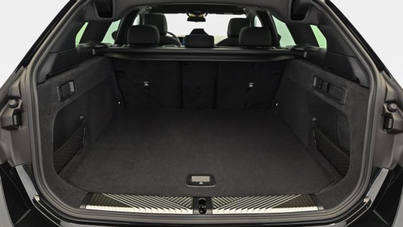 BMW 520 d xDrive Touring G61 B47 — photo 14