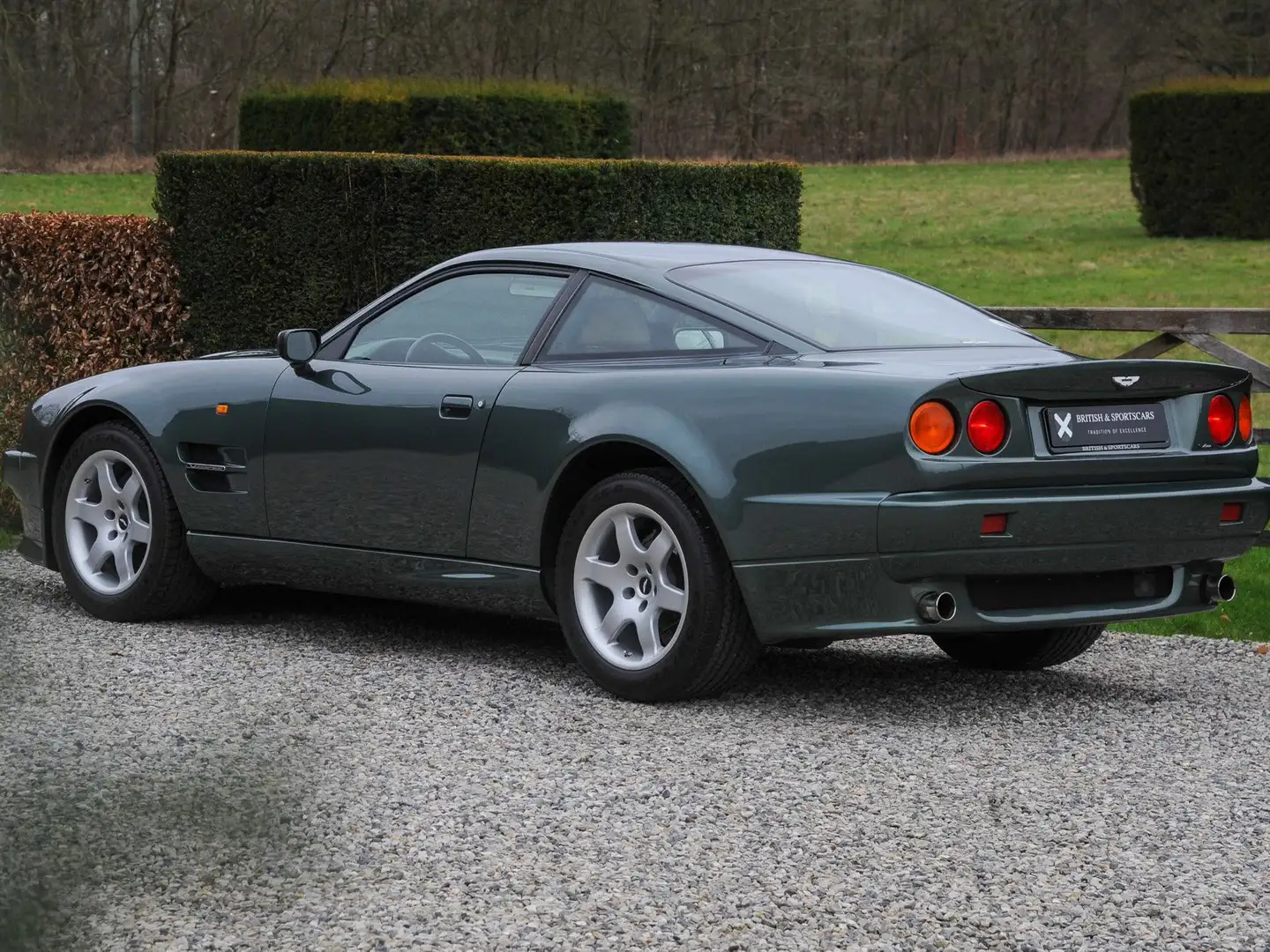 Aston Martin Vantage V8 V600 Vert - 2
