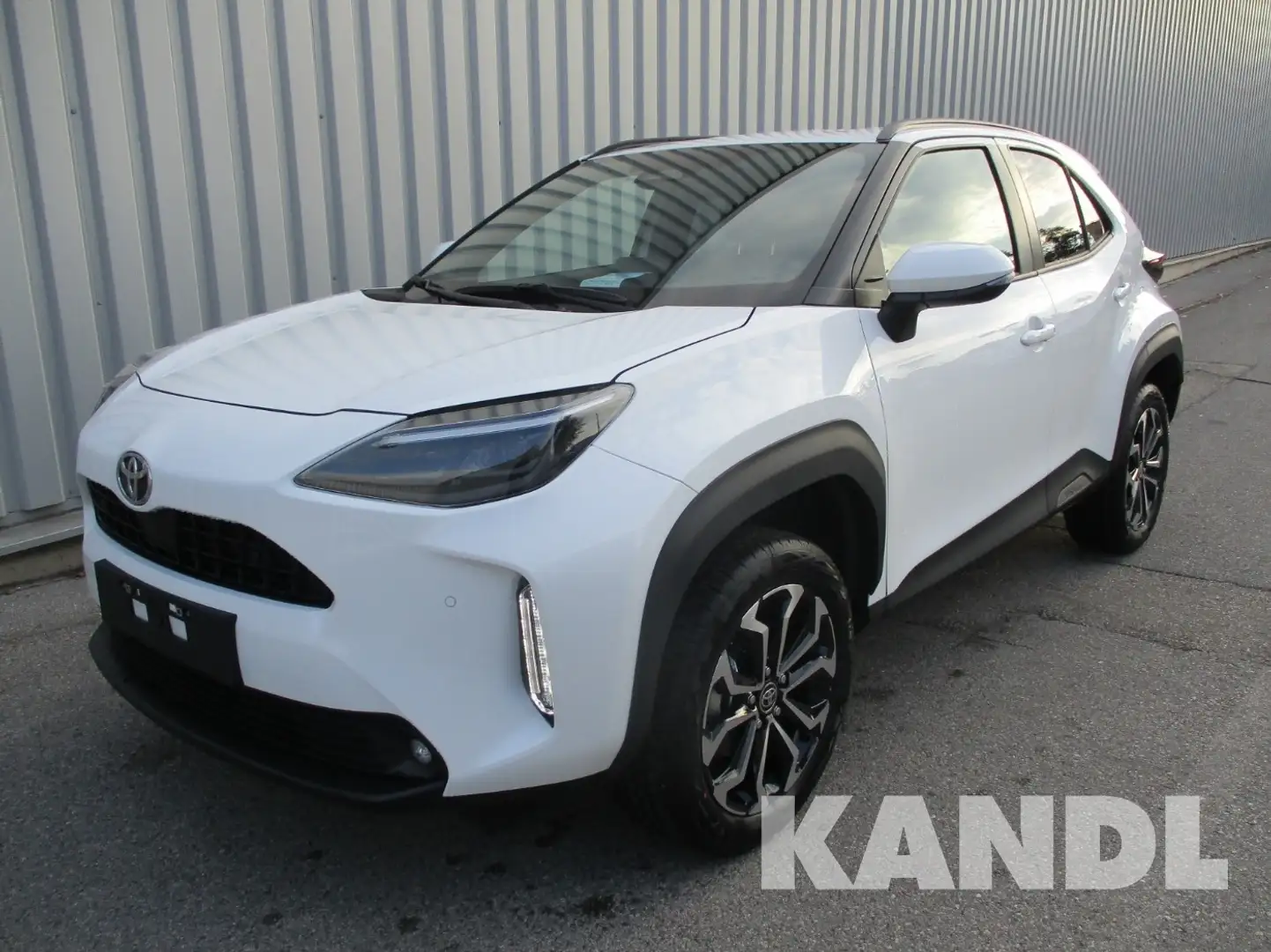 Toyota Yaris Cross 1.5 HEV Active Drive AT Safety Paket Weiß - 1