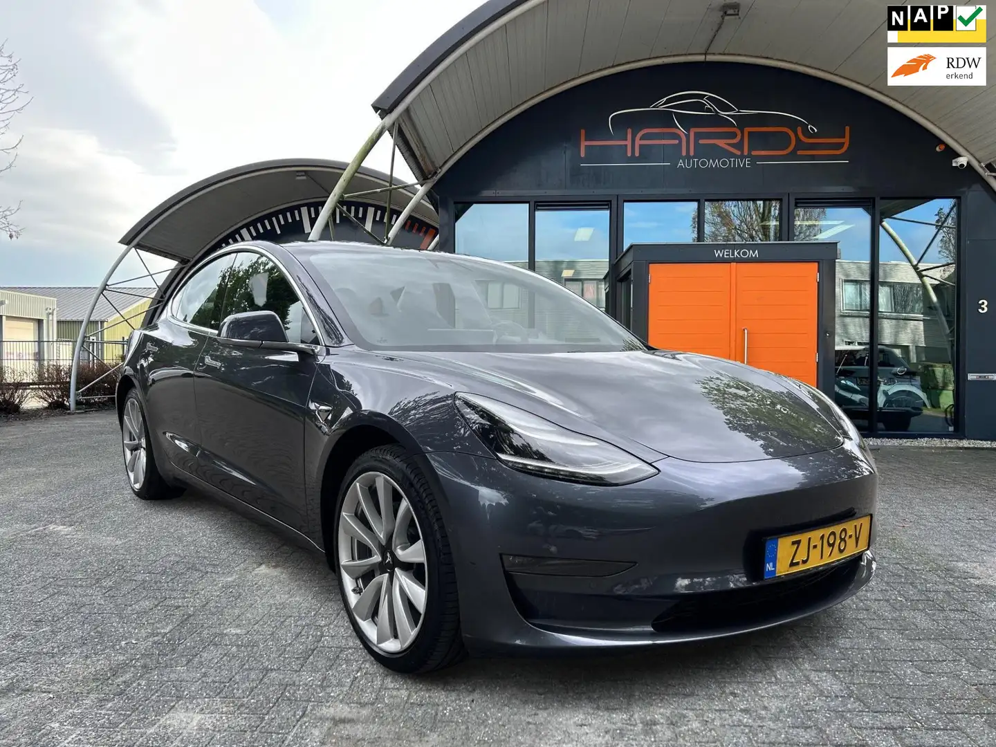 Tesla Model 3 Long Range AWD 75 kWh 84% SOH Trekhaak (910kg) 19 Grigio - 1