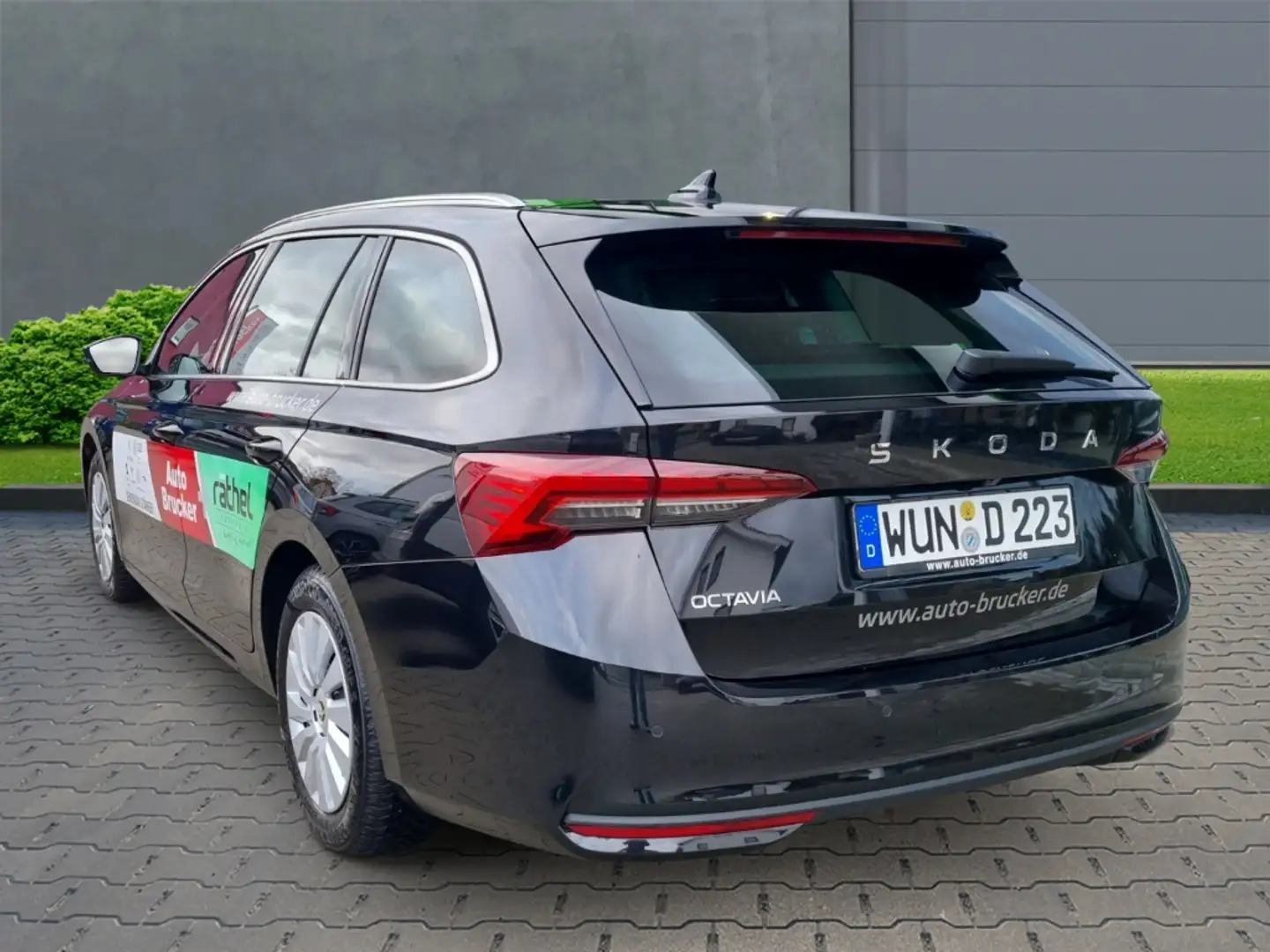 Skoda Octavia Combi 2.0 TDI 110 kW Selection+Anhängerkupplung+Na Schwarz - 2