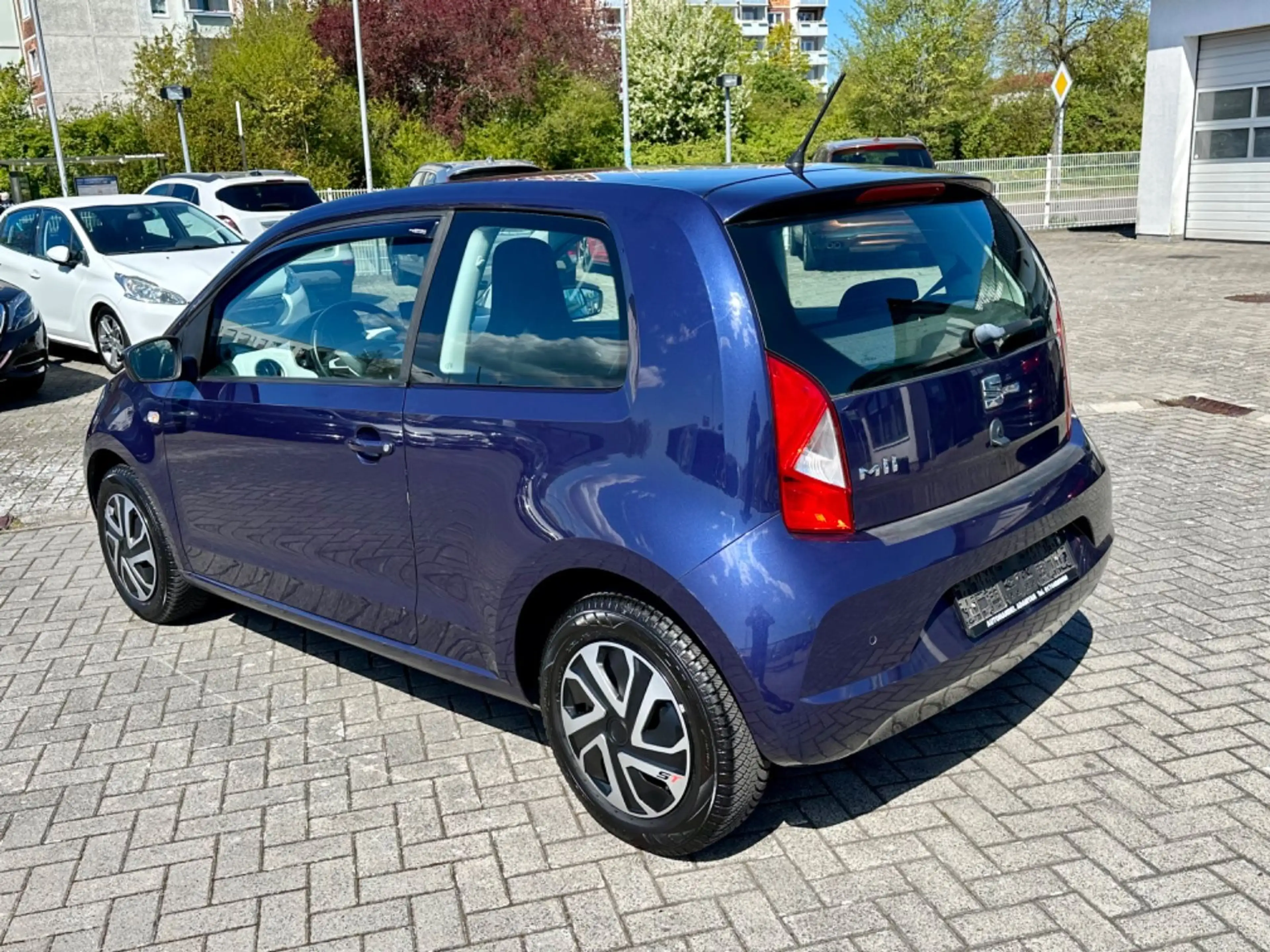 SEAT Mii Chic KLIMA NAVI TEMPOMAT PDC ZV SHZ — photo 3