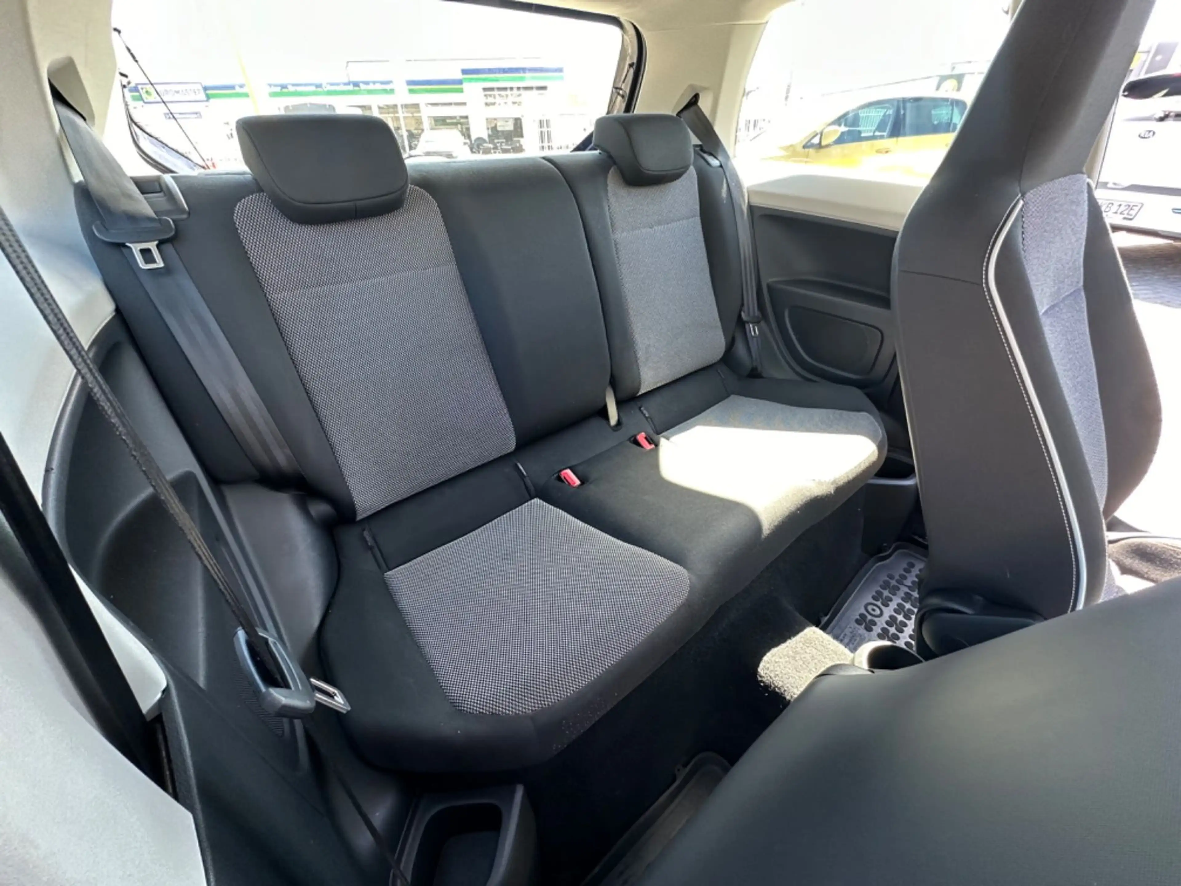 SEAT Mii Chic KLIMA NAVI TEMPOMAT PDC ZV SHZ — photo 12