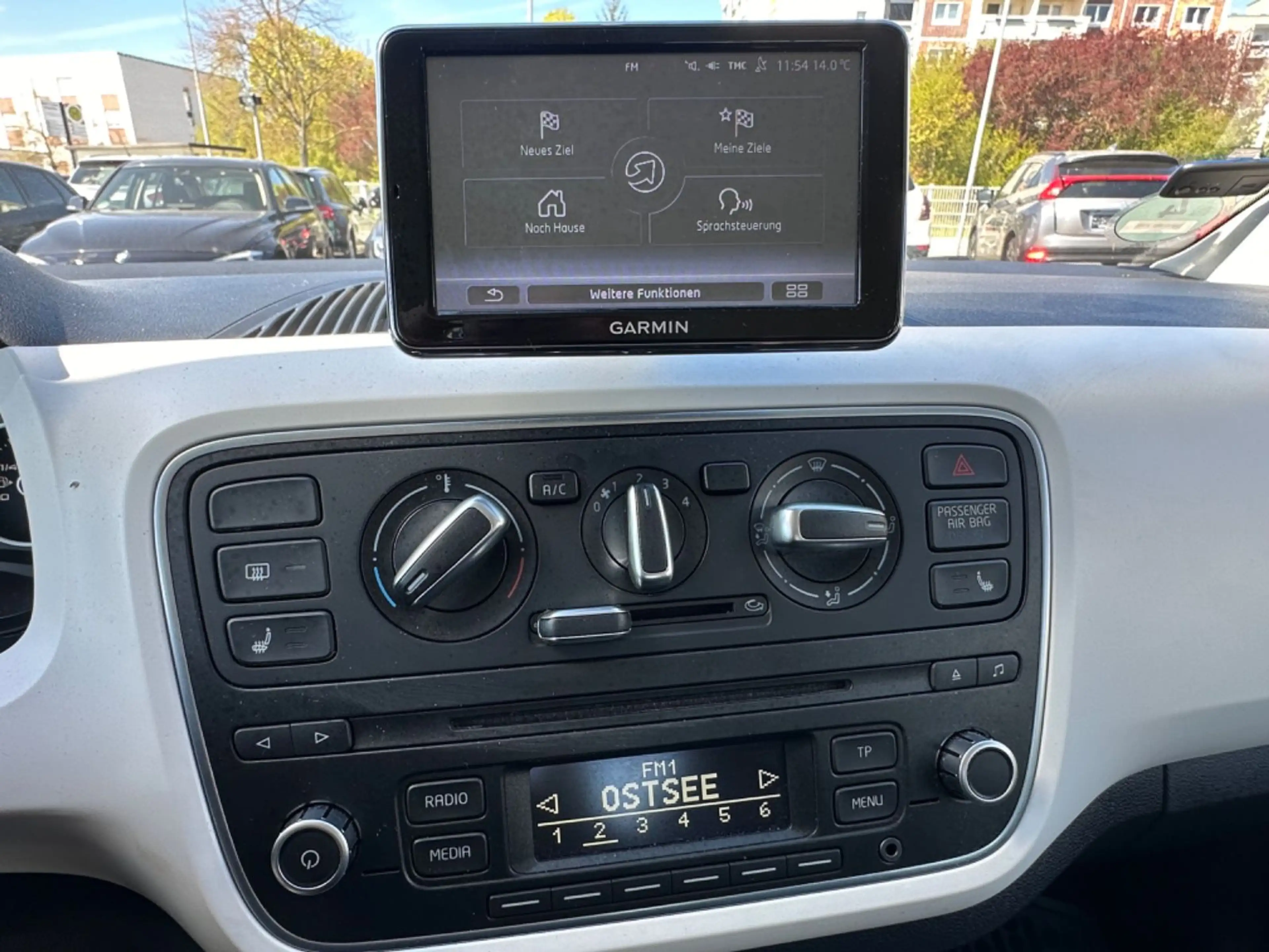 SEAT Mii Chic KLIMA NAVI TEMPOMAT PDC ZV SHZ — photo 9