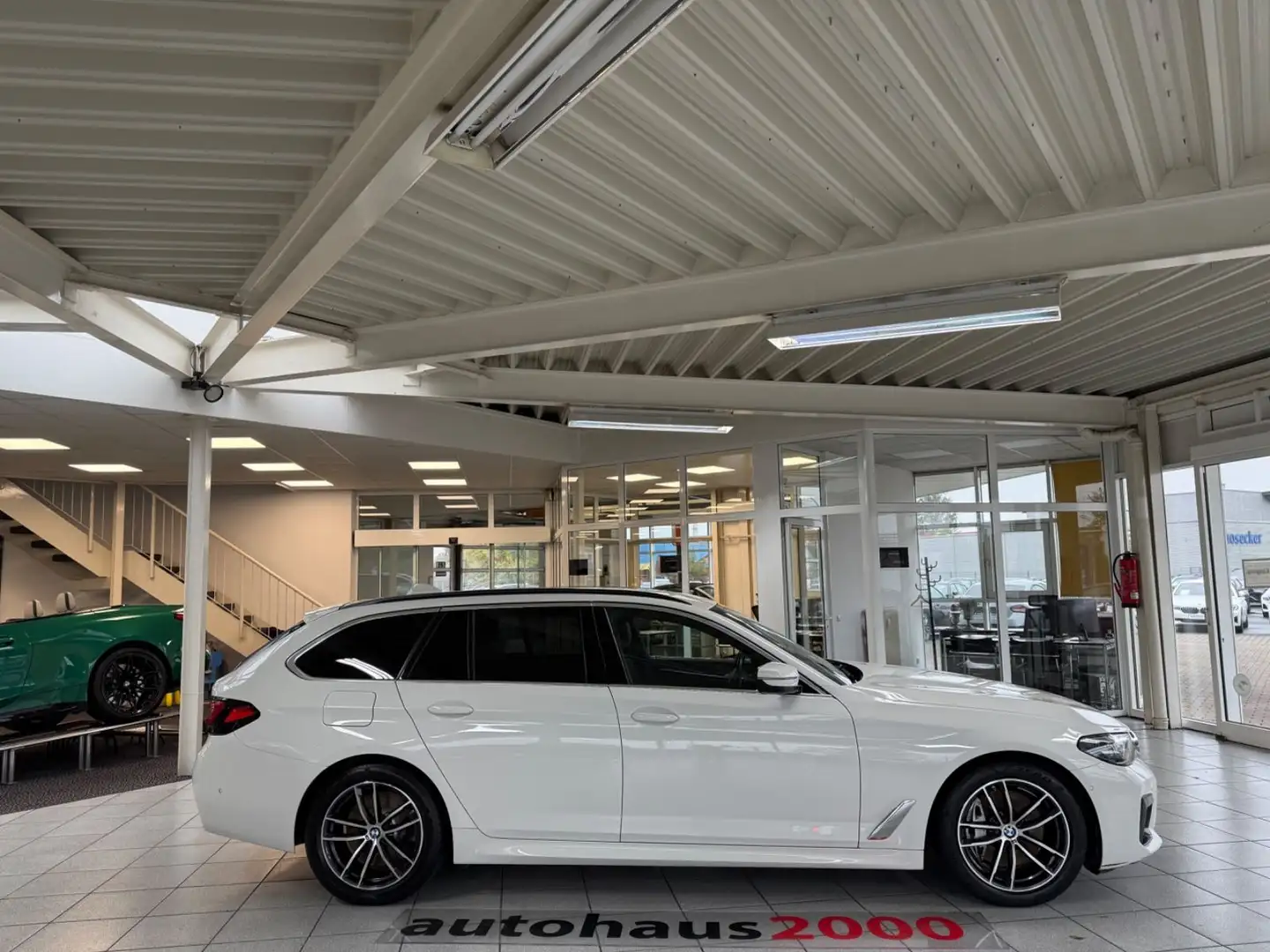 BMW 530 d xDrive M Sportpaket AUT./LED/HUD/CAM/AHK Weiß - 2