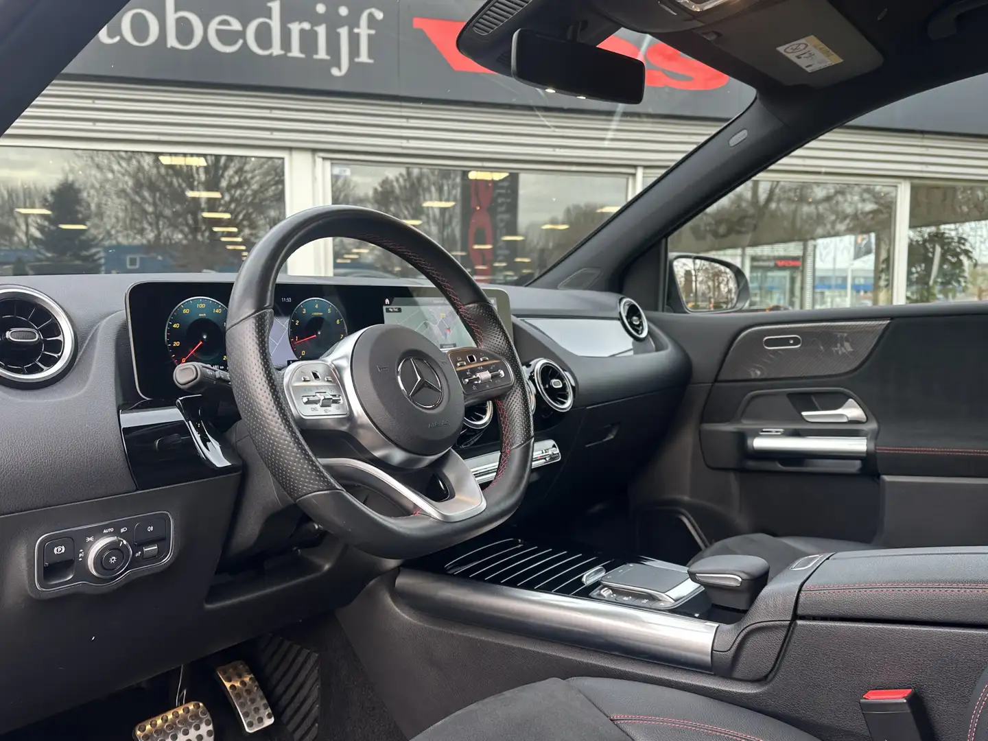 Mercedes-Benz B 180 Business Solution AMG | Widescreen | LED | Camera Zwart - 2