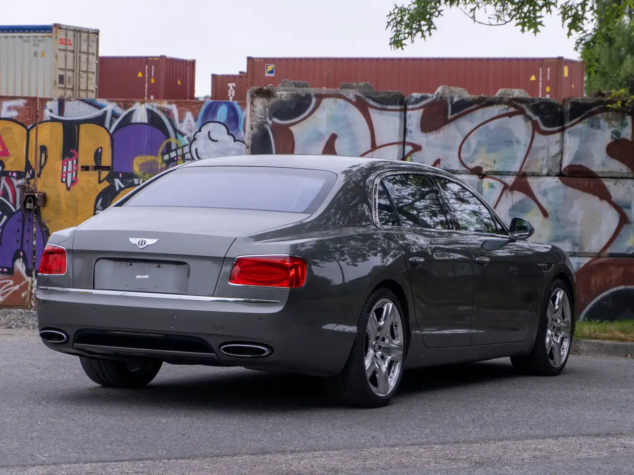 Bentley Flying Spur снимка Bentley Flying Spur