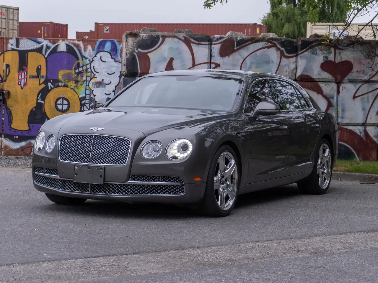 Bentley Flying Spur снимка Bentley Flying Spur