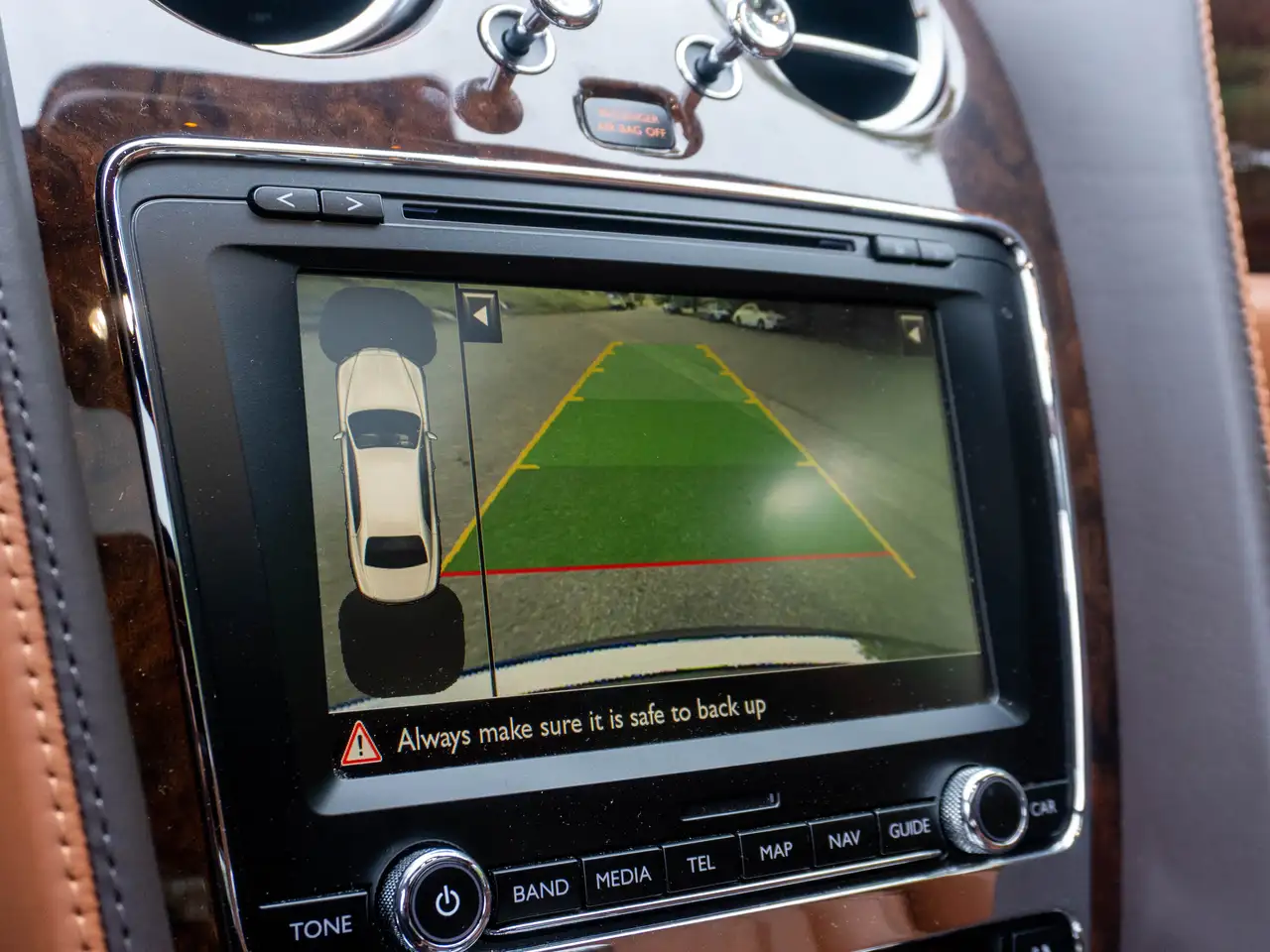 Bentley Flying Spur снимка Bentley Flying Spur