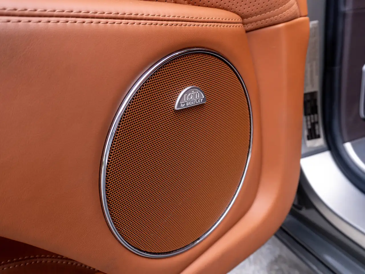 Bentley Flying Spur снимка Bentley Flying Spur