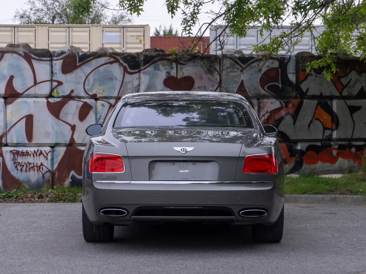 Bentley Flying Spur снимка Bentley Flying Spur