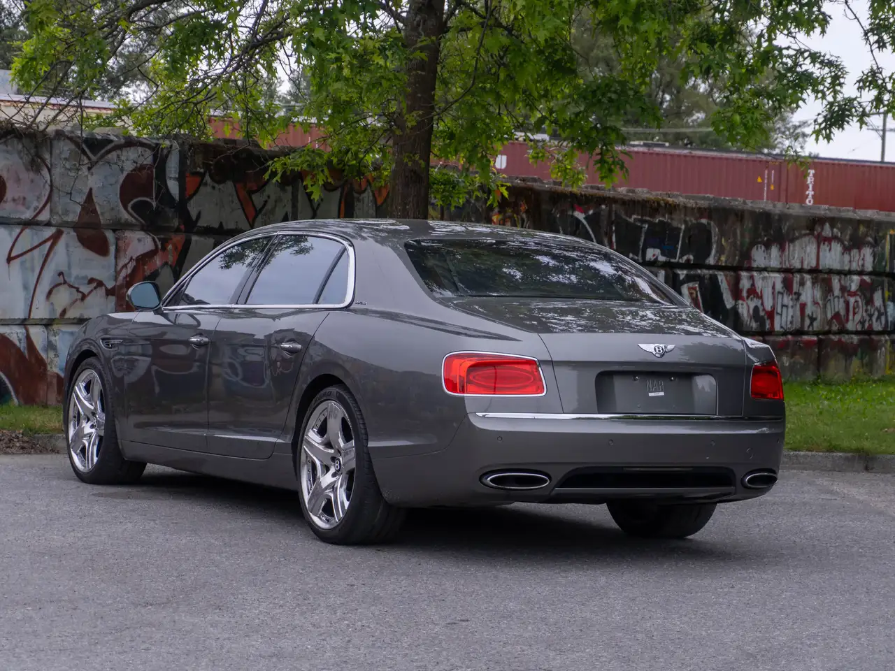 Bentley Flying Spur снимка Bentley Flying Spur