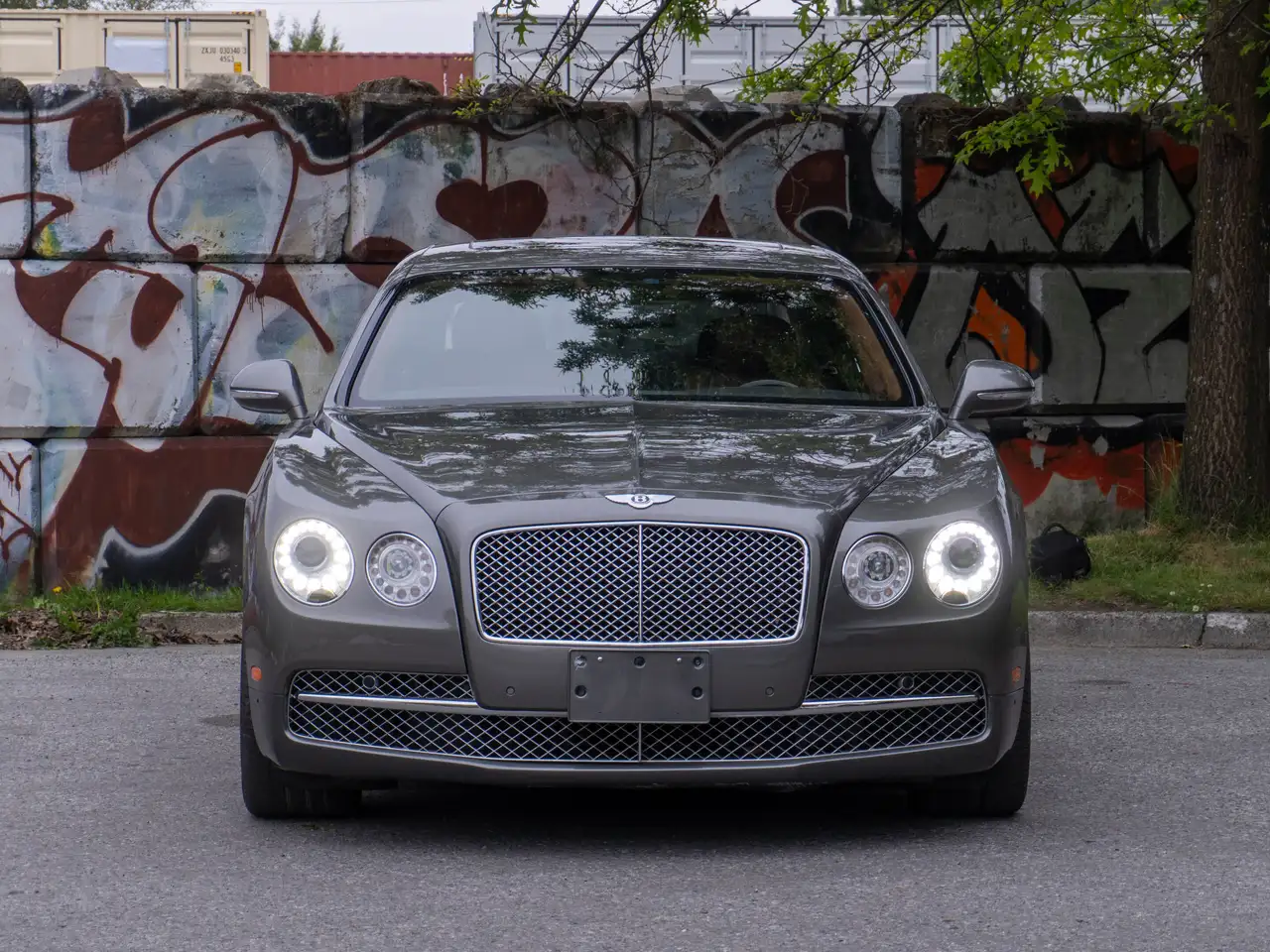 Bentley Flying Spur снимка Bentley Flying Spur