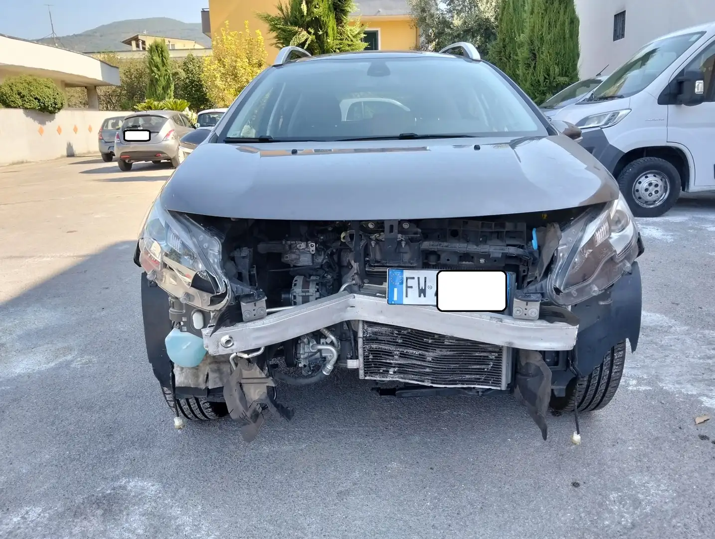 Peugeot 2008 2008 1.2 puretech Allure SINISTRATA Grigio - 2