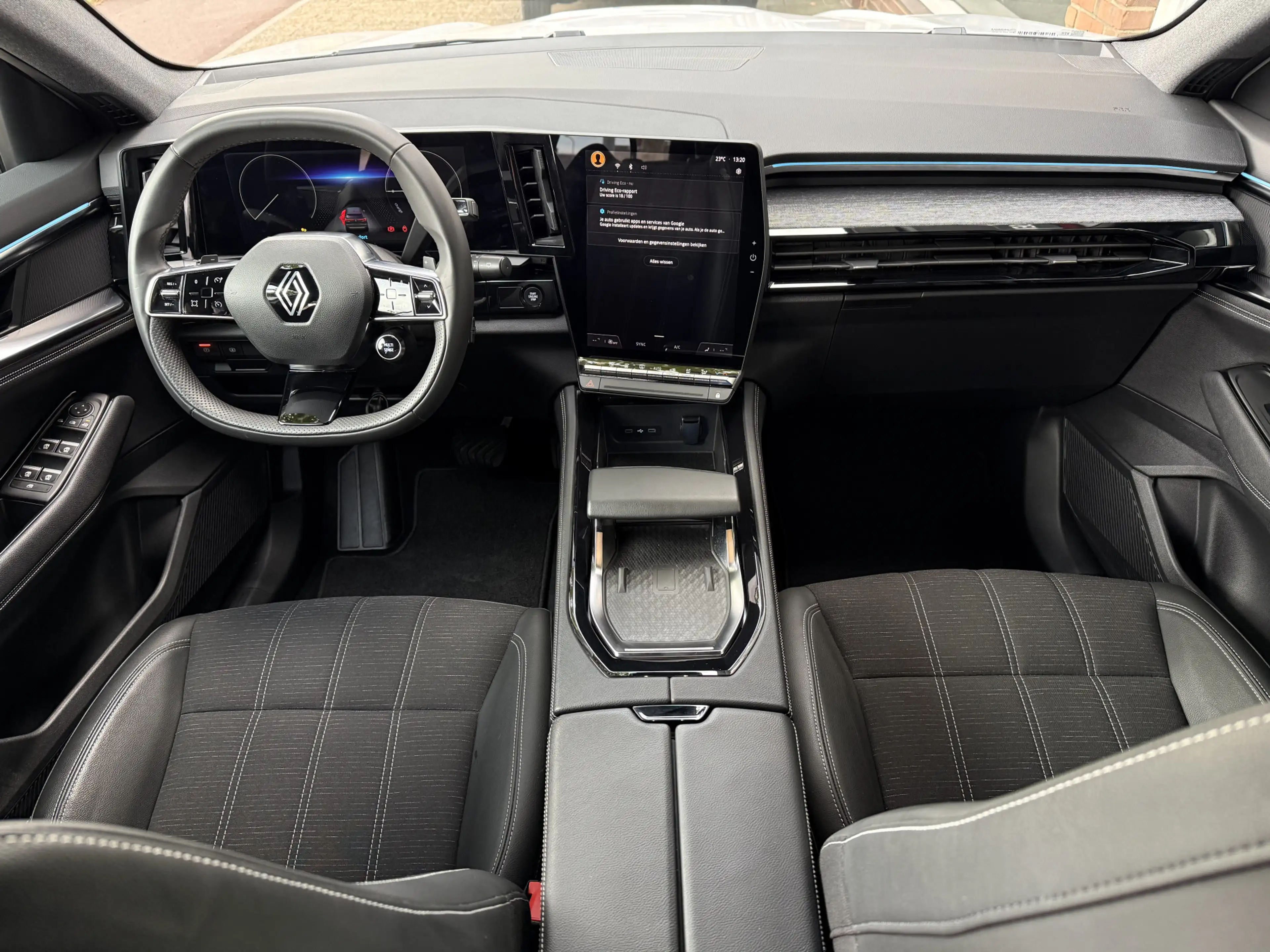 Renault Austral 1.2 E-Tech full hybrid 200 techno | applecarplay/a — photo 11