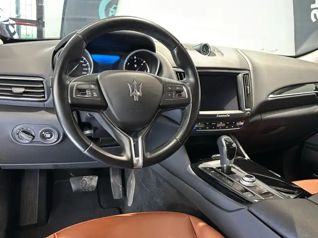Maserati Levante view 11