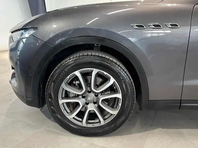 Maserati Levante view 8