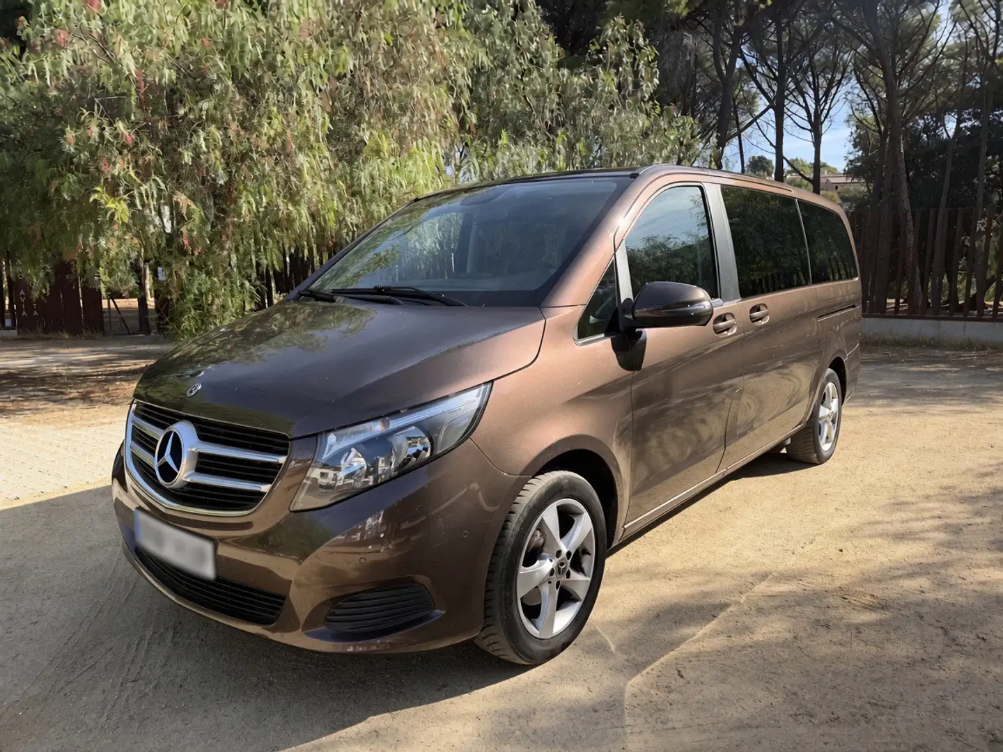 Mercedes-Benz V 220 V 220d Largo Avantgarde 7G Tronic Avantgarde Marrón - 1