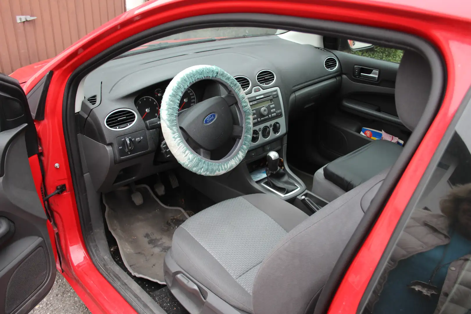 Ford Focus Focus Fließheck  3-Türer 1.4 16V Ambiente - 2