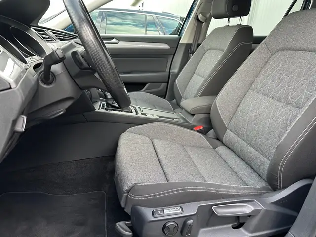 Volkswagen Passat view 12