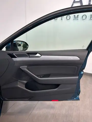 Volkswagen Passat view 10