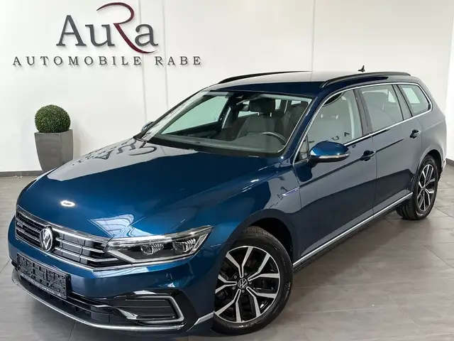 Volkswagen Passat view 2