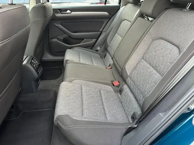 Volkswagen Passat view 13