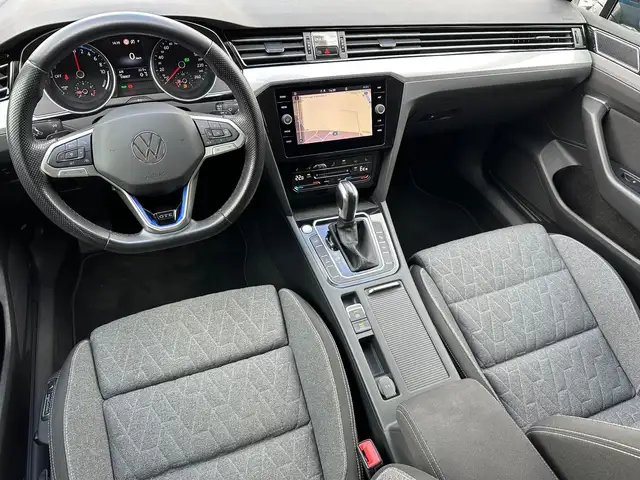 Volkswagen Passat view 14