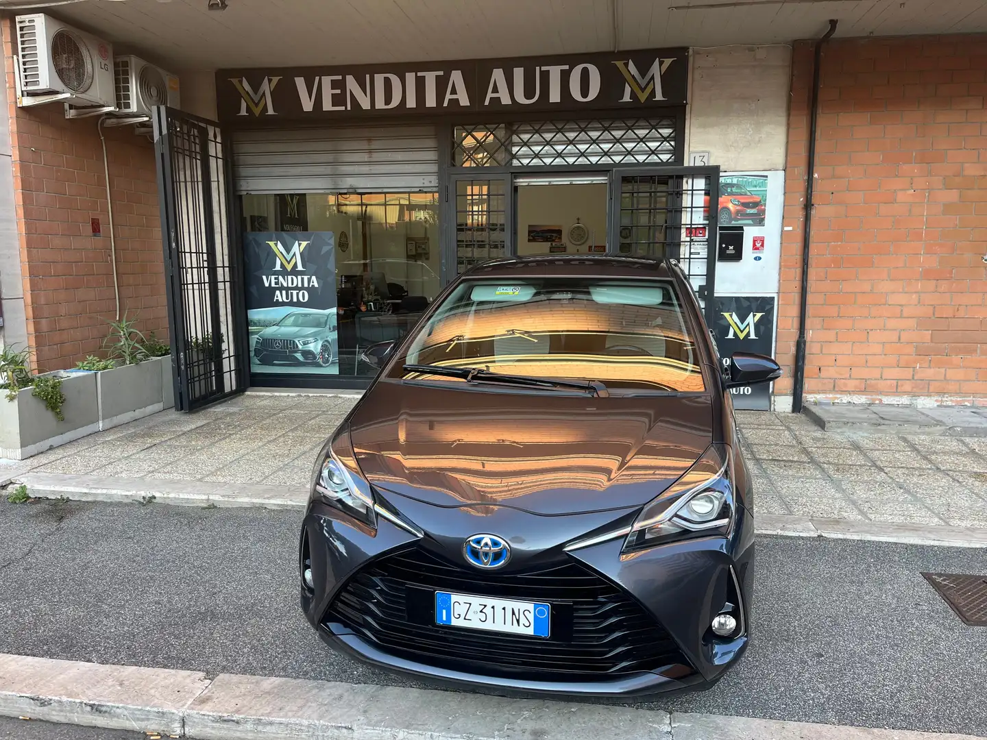 Toyota Yaris All. Lounge Grigio - 1