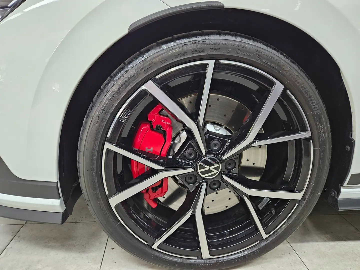 Volkswagen Golf GTI 2.0 TSI CLUBSPORT DSG 300 CV-TETTO-DCC-IQ LIGHT Bianco - 2