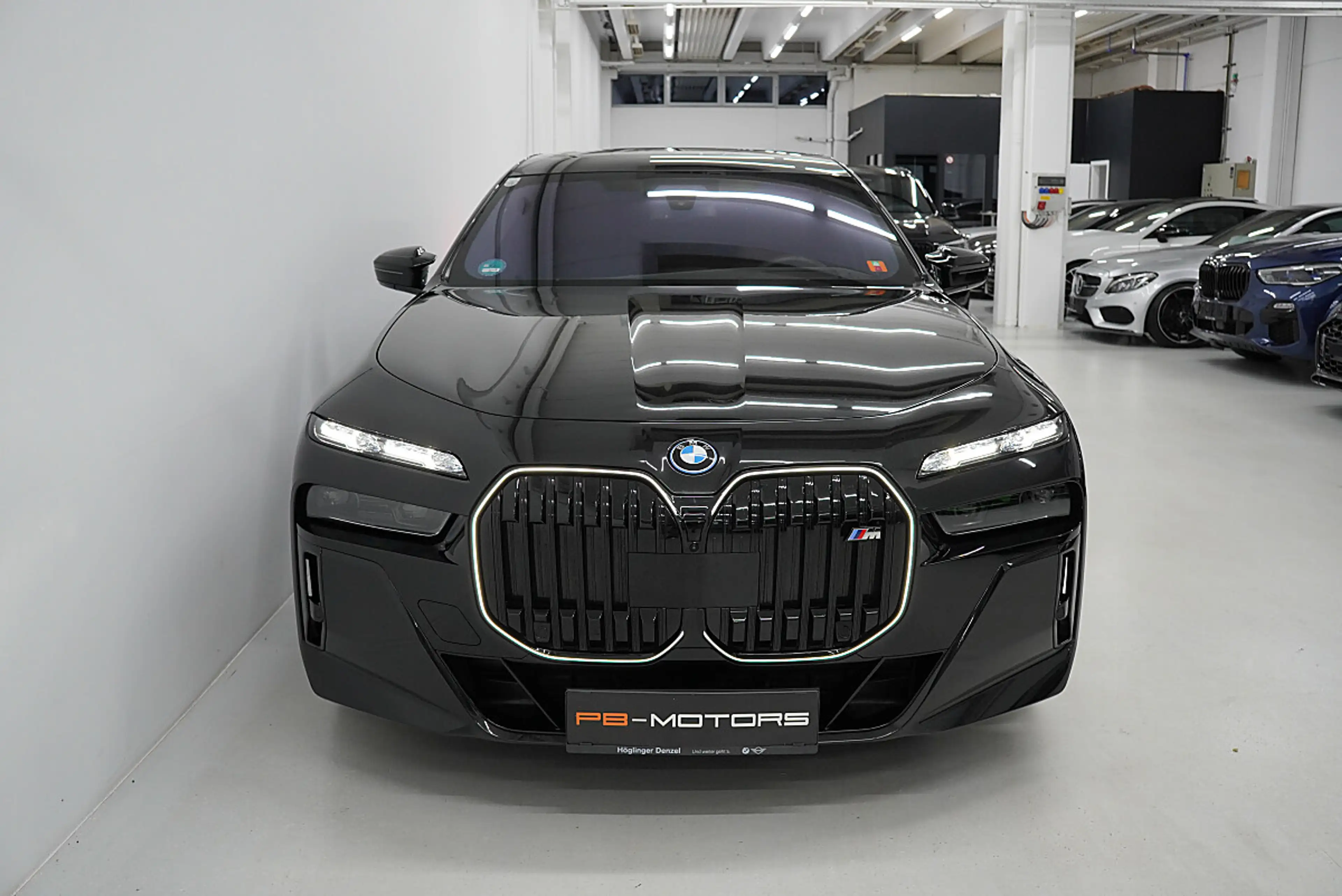 BMW 760 M760e xDrive M Sport M Performance Allradlenkun... — photo 2