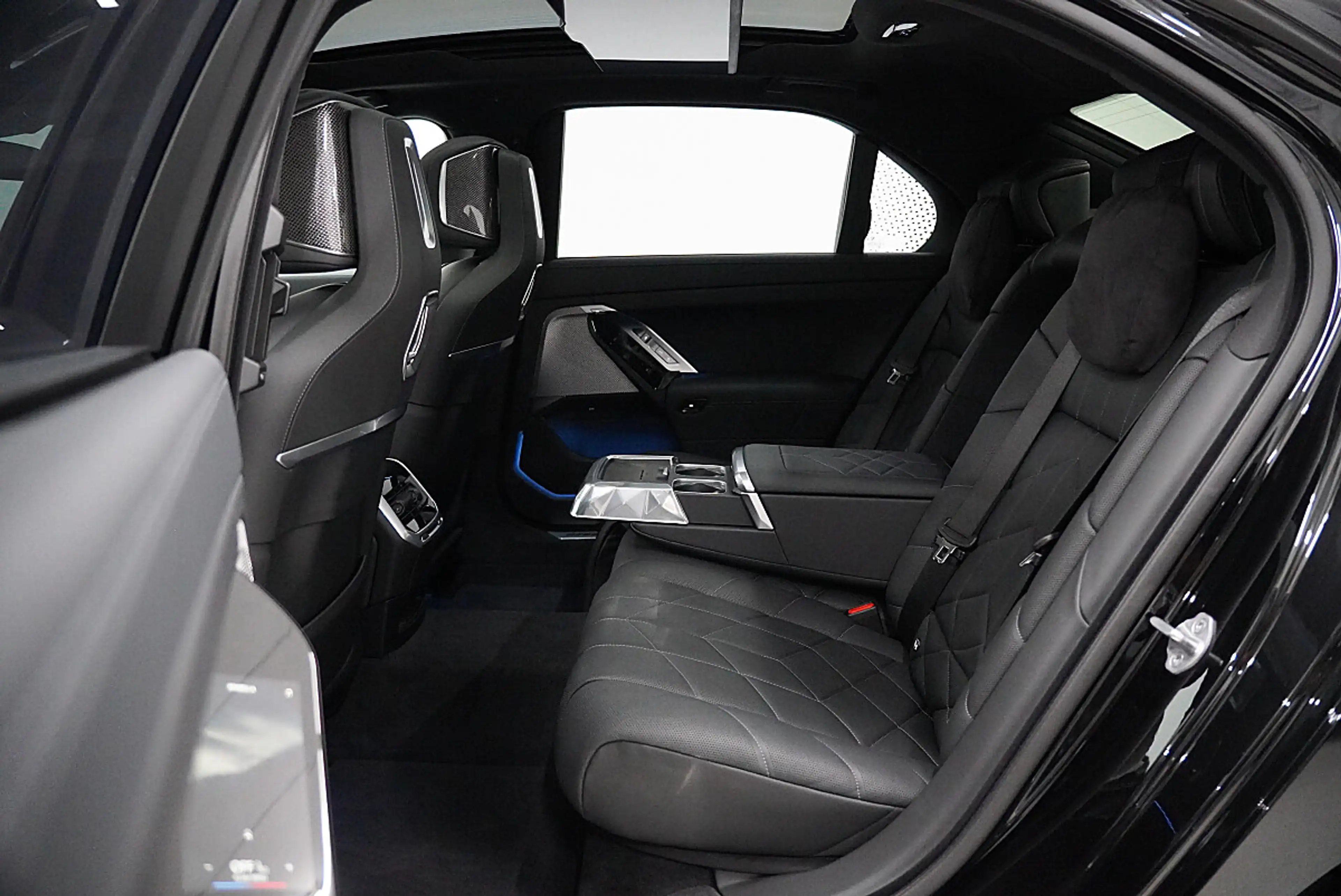 BMW 760 M760e xDrive M Sport M Performance Allradlenkun... — photo 12