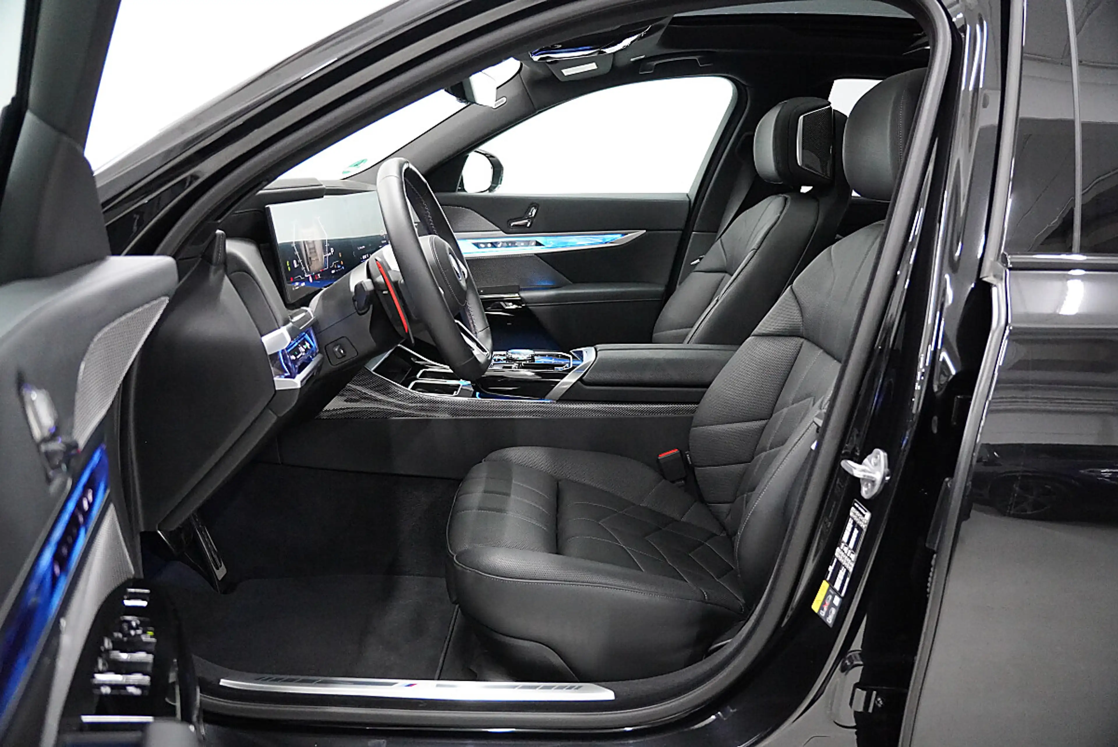 BMW 760 M760e xDrive M Sport M Performance Allradlenkun... — photo 10