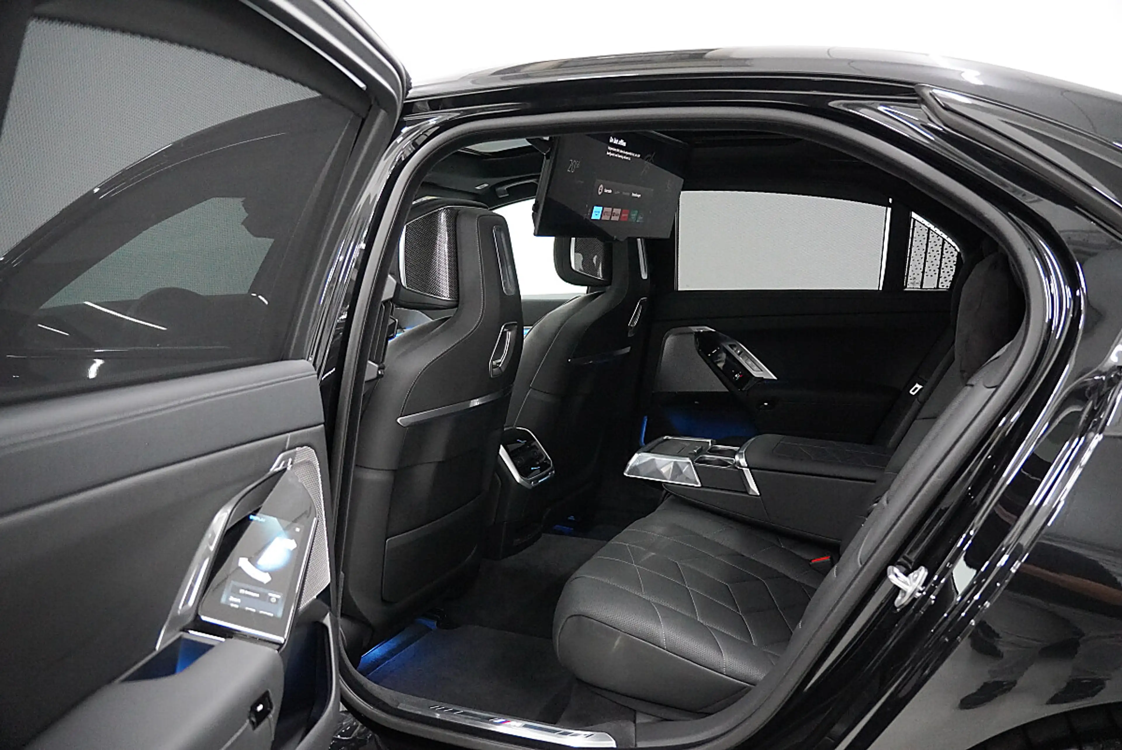 BMW 760 M760e xDrive M Sport M Performance Allradlenkun... — photo 14