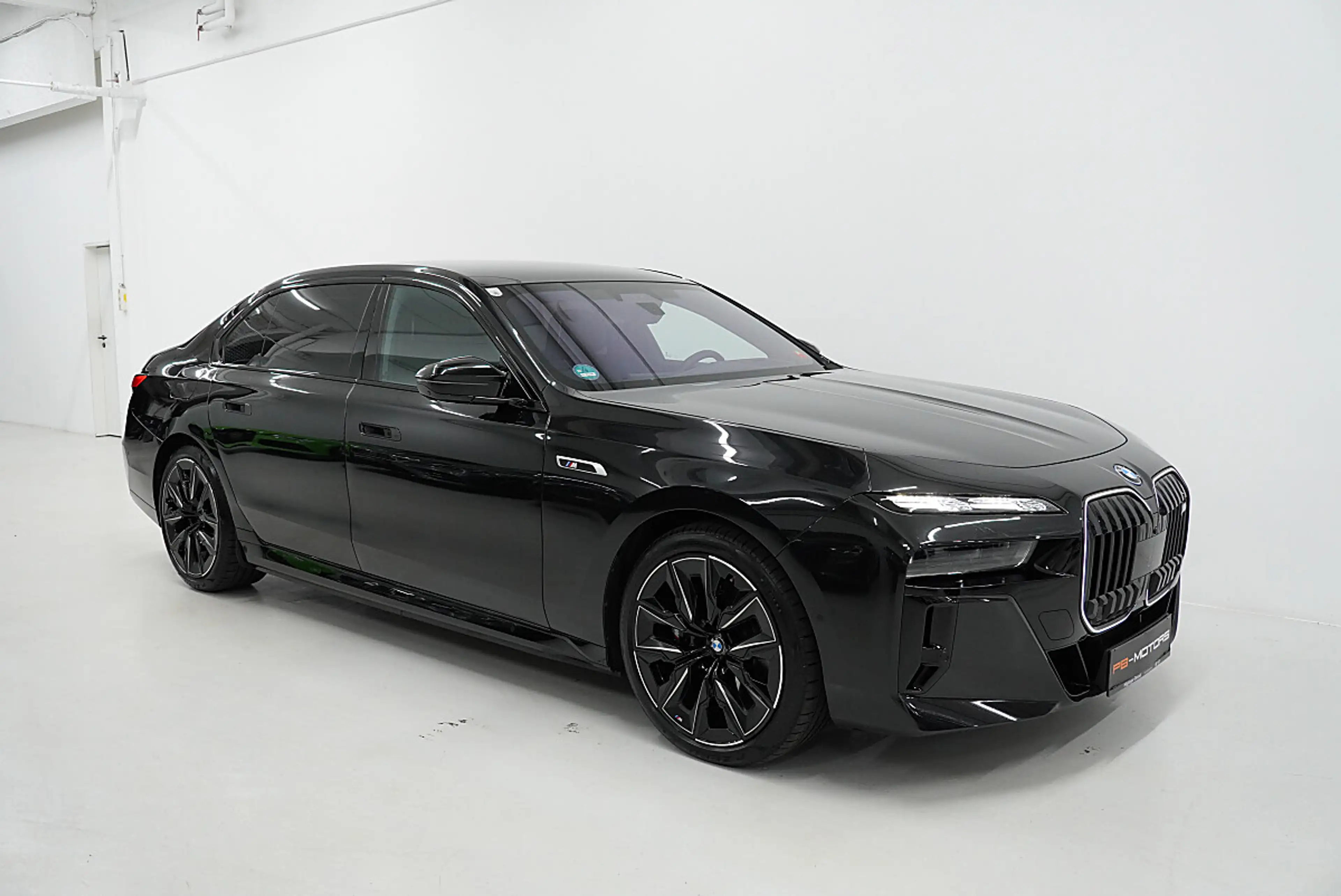 BMW 760 M760e xDrive M Sport M Performance Allradlenkun... — photo 8