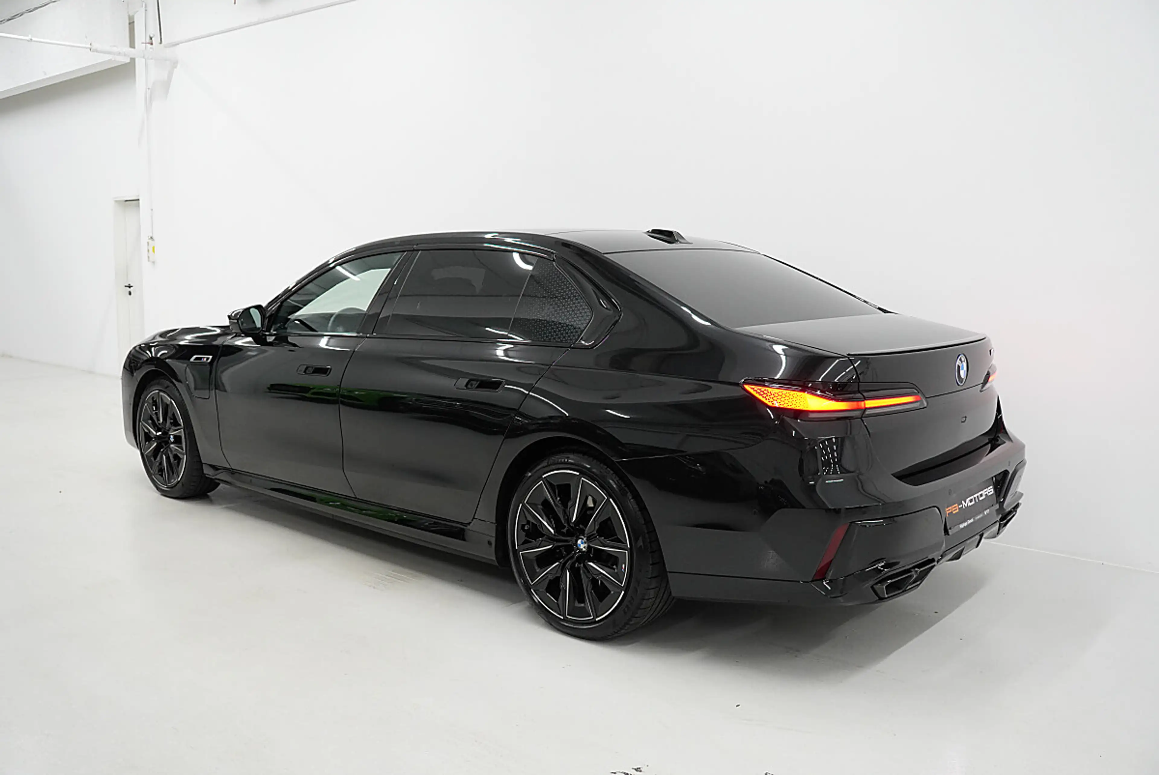 BMW 760 M760e xDrive M Sport M Performance Allradlenkun... — photo 4