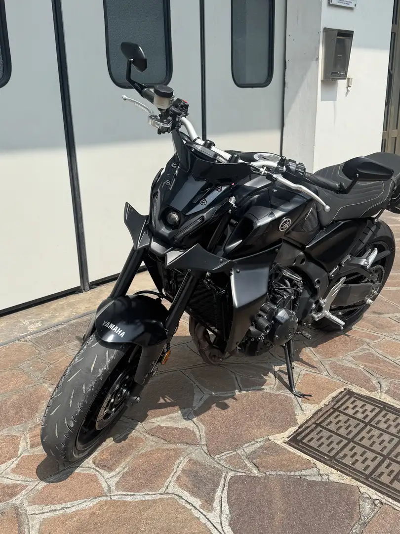 Yamaha MT-09 Tech Black - 1