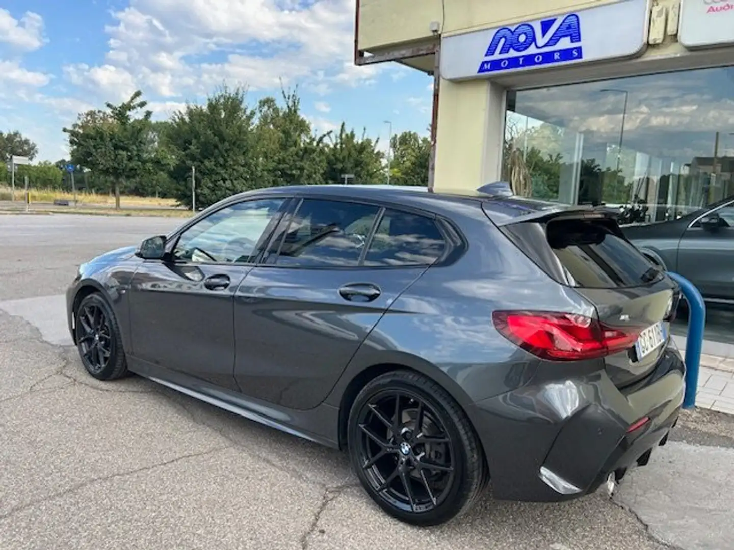 BMW 116 Serie 1 F40 116d Msport auto Grijs - 2