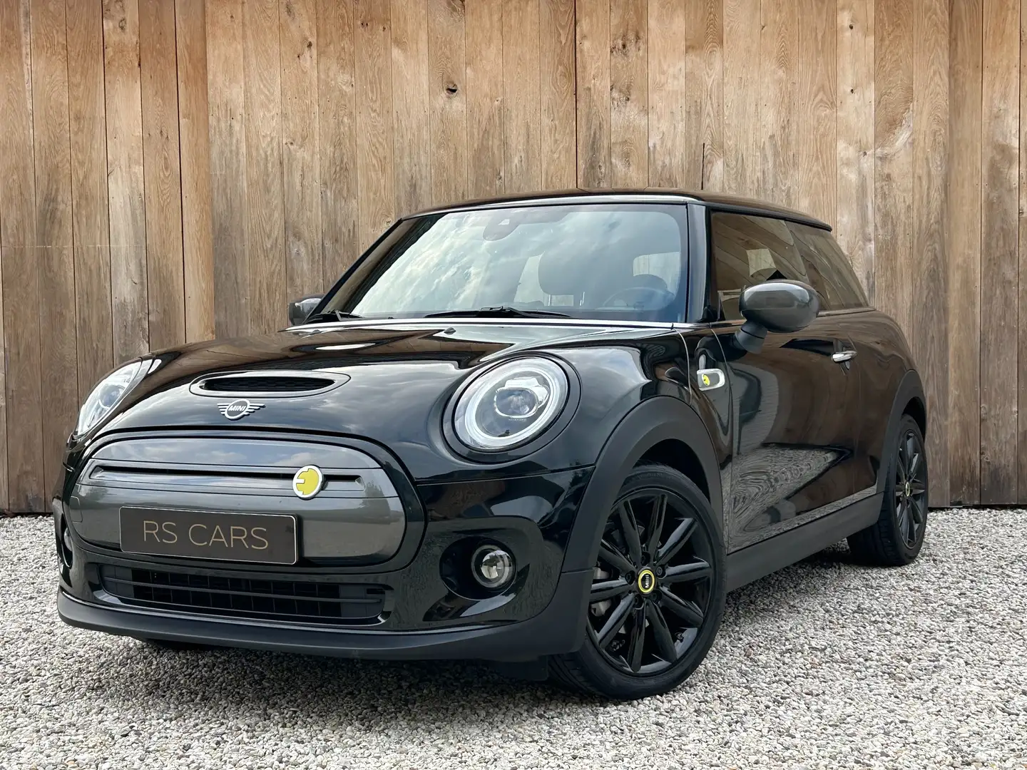 MINI Cooper SE Essential 33 kWh Zwart - 1