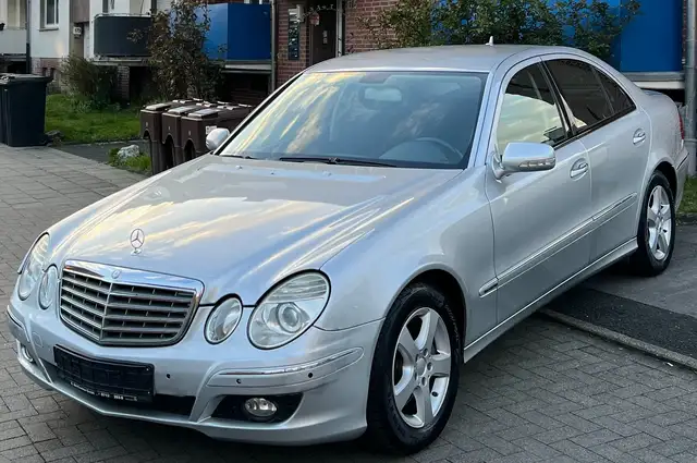 Mercedes-Benz E 350 AUTOMATIK FACELIFT *2.HAND-NAVI-SHZ*