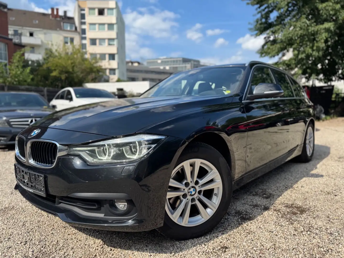 BMW 320 d Touring Advantage AUT./KLIMATR./SHZ/PDC/EU6 Zwart - 1