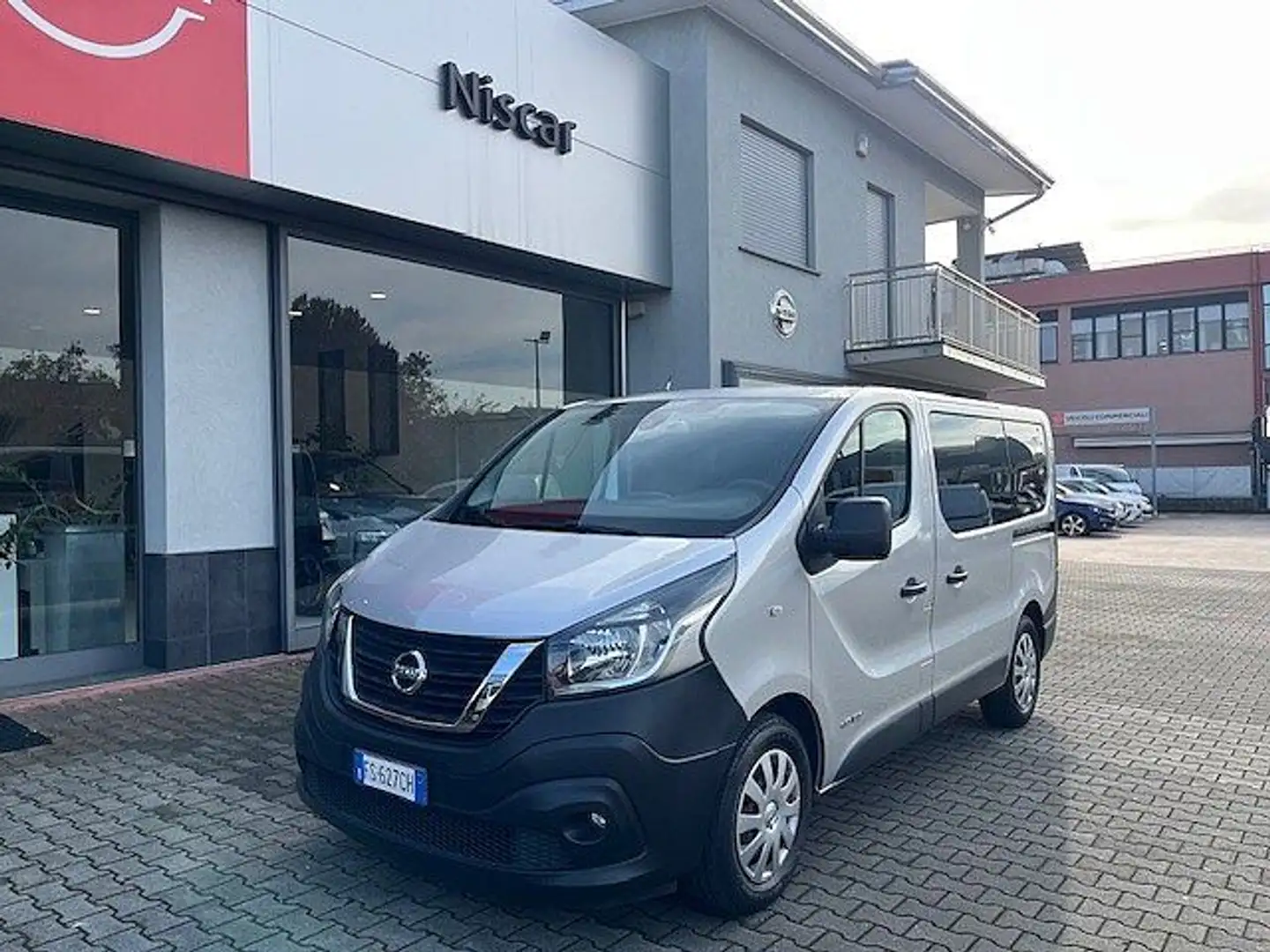 Nissan NV300 27 1.6 dCi Twin Turbo 145CV Start&Stop PC-TN Bus M Argento - 1
