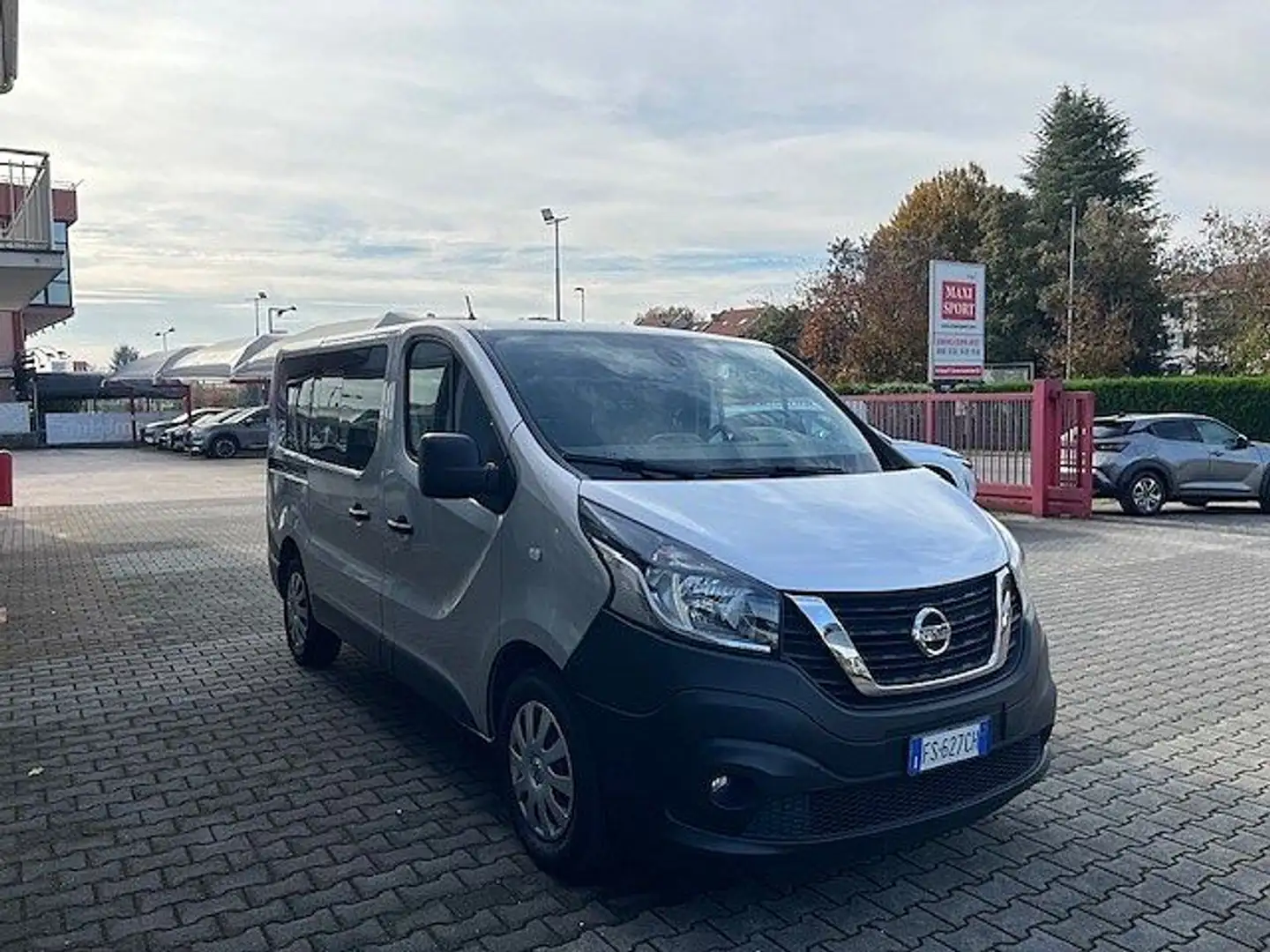 Nissan NV300 27 1.6 dCi Twin Turbo 145CV Start&Stop PC-TN Bus M Argento - 2