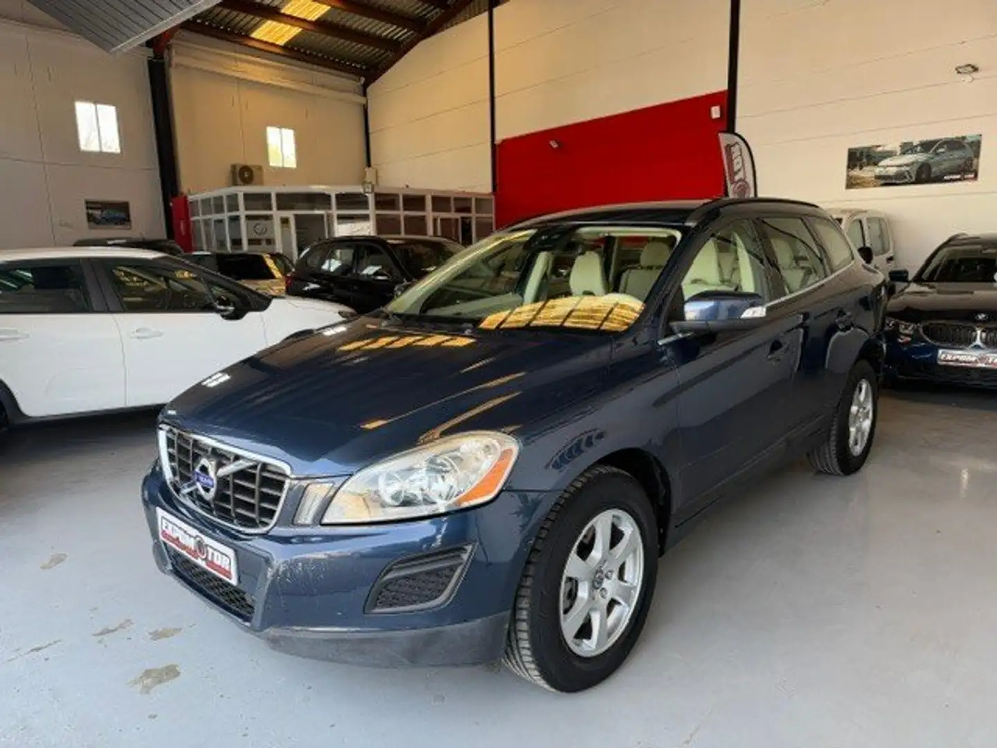 Volvo XC60 D5 Kinetic AWD Aut. Azul - 2